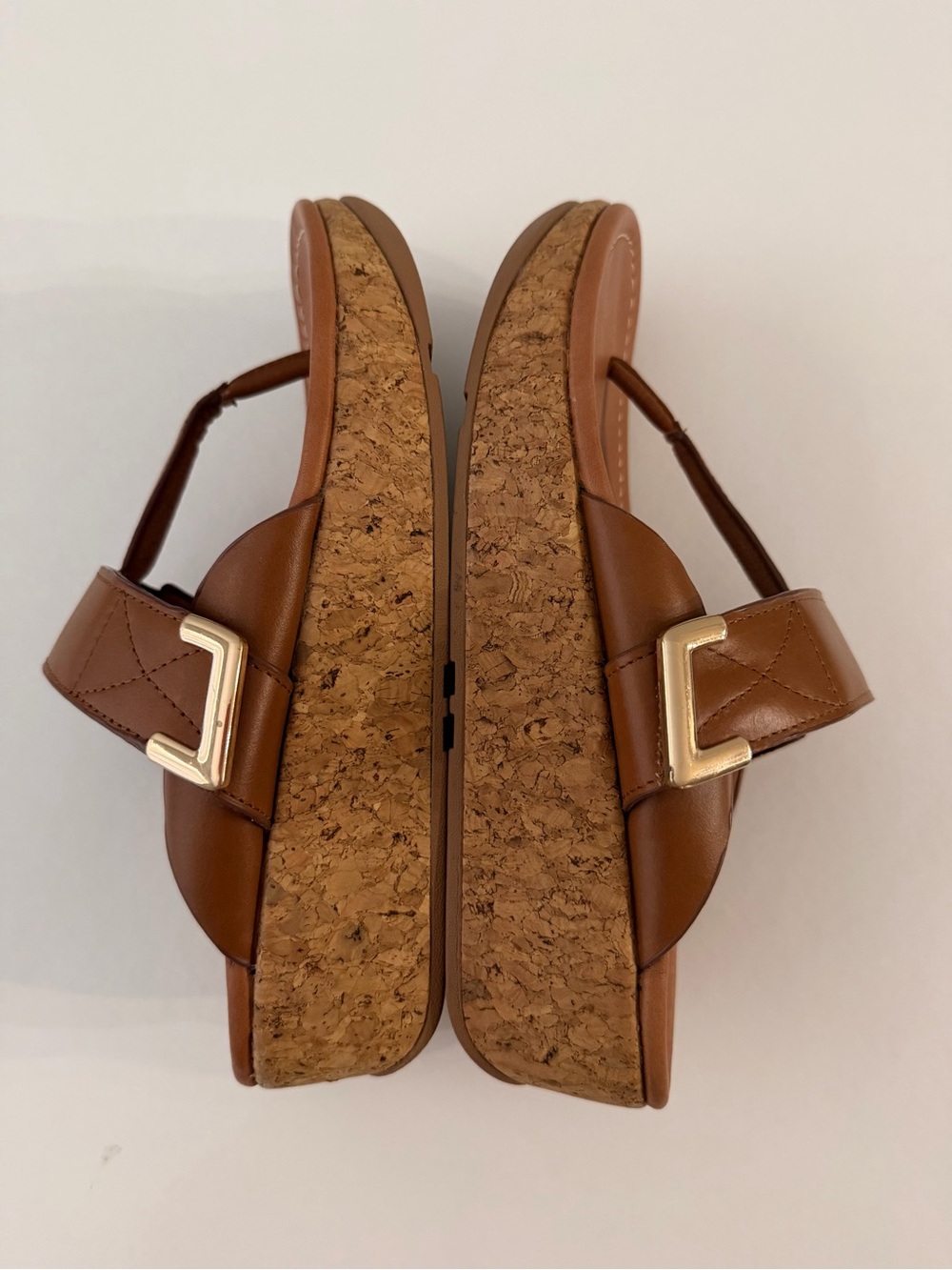 FitFlop Leather Toe Post Sandals – Tan - Picture 6 of 14